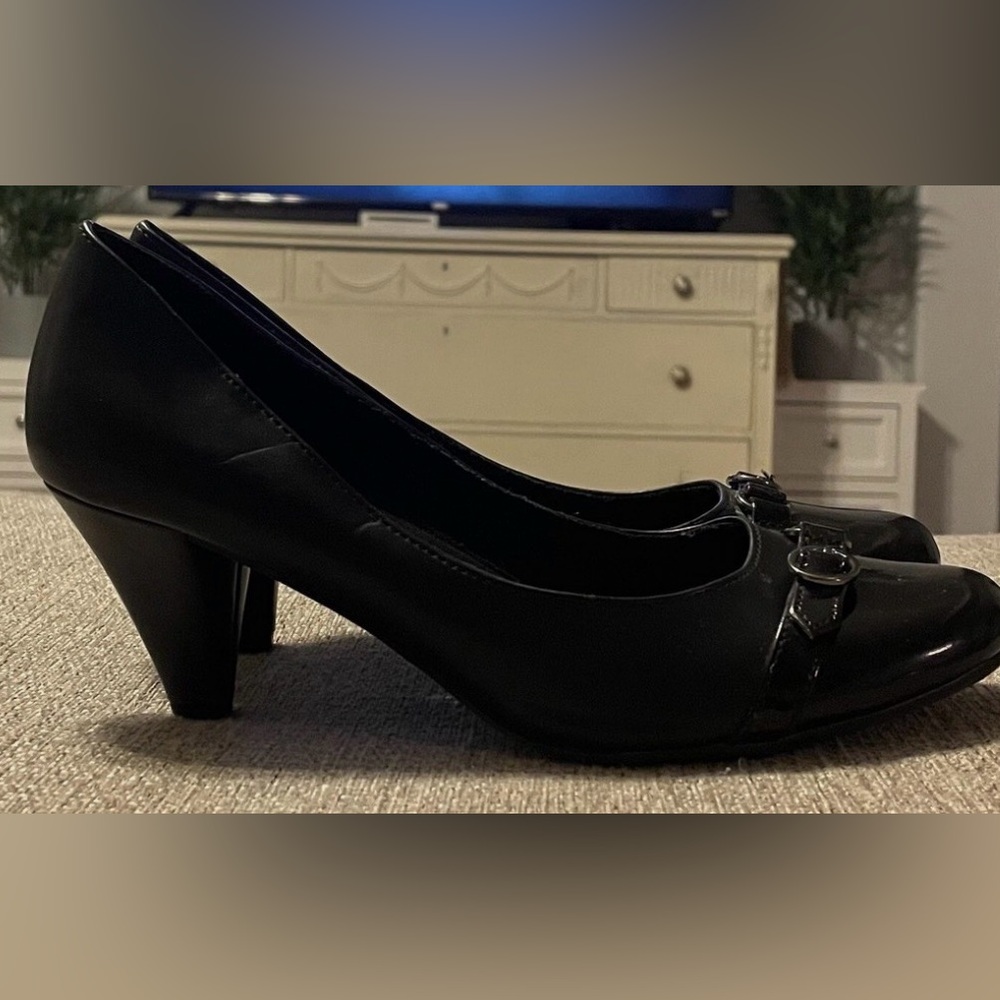Comfort Plus by Predictions, Black Patent Leather Women's Pumps Size 9